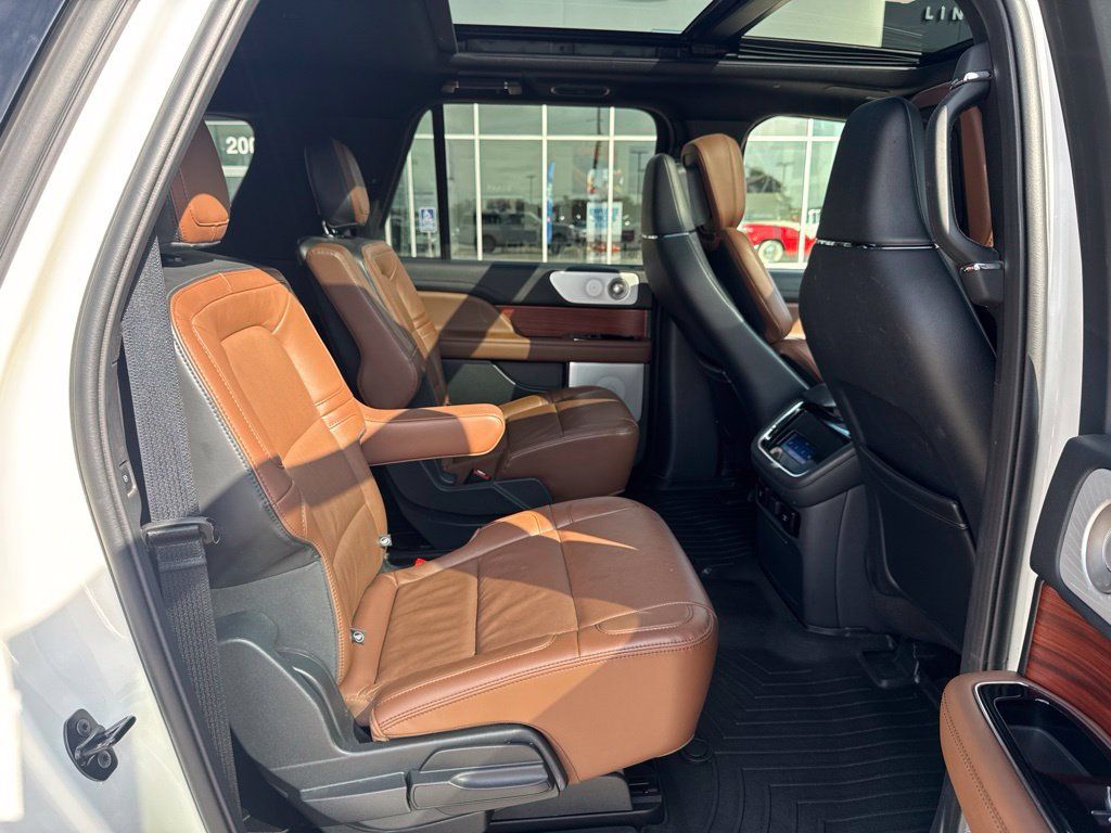 Used 2024 Lincoln Navigator L Reserve AWD/4WD image 35