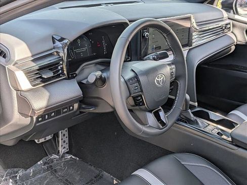 Used 2025 Toyota Camry SE image 10