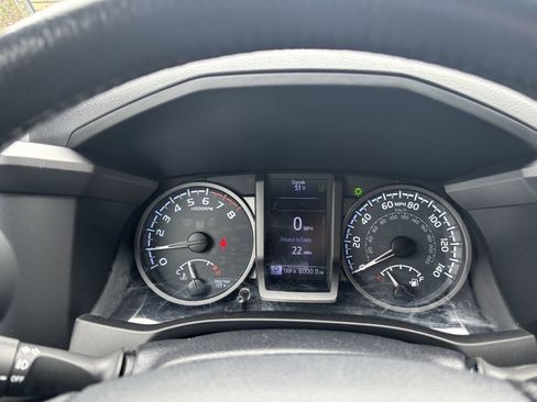 Used 2018 Toyota Tacoma TRD Sport w/ Technology Package AWD/4WD image 18