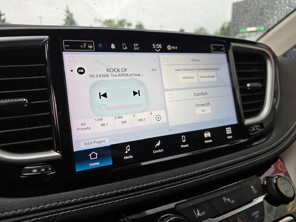 Used 2023 Chrysler Pacifica Touring-L FWD image 26