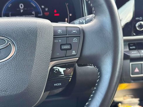 Used 2025 Toyota Camry SE FWD image 25