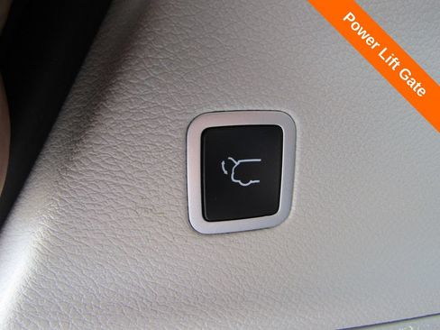 Used 2024 Chrysler Pacifica Touring-L FWD image 20