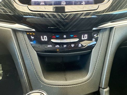 Used 2023 Cadillac XT6 Premium Luxury FWD image 17