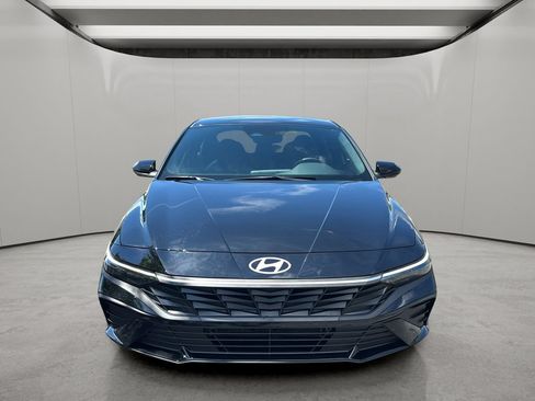 Certified 2025 Hyundai Elantra SEL FWD image 8