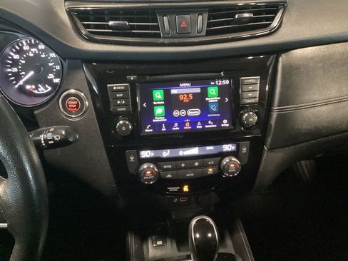 Used 2019 Nissan Rogue SL w/ Premium Package image 17