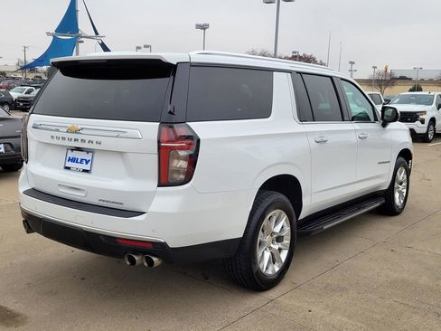 Used 2023 Chevrolet Suburban Premier image 4