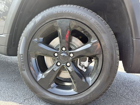 Used 2024 Jeep Grand Cherokee L Limited w/ Luxury Tech Group II image 24