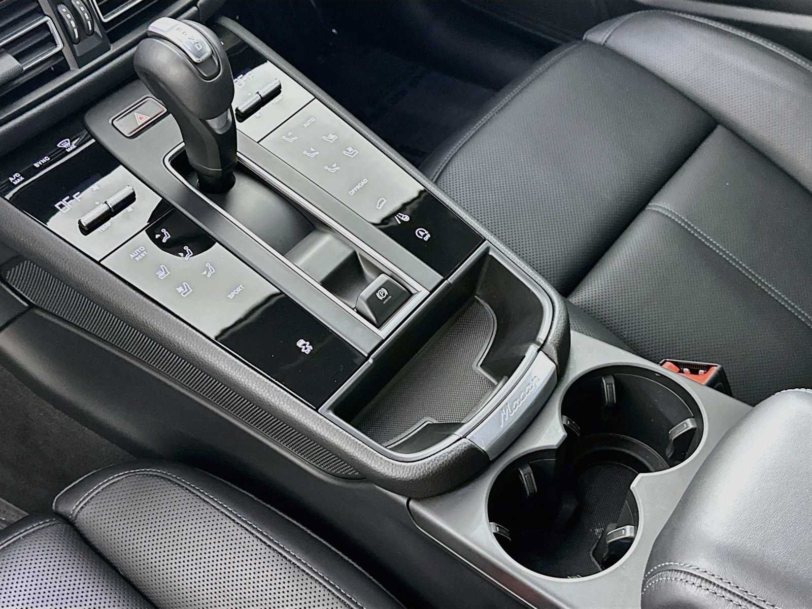 Certified 2026 Porsche Macan AWD/4WD image 20