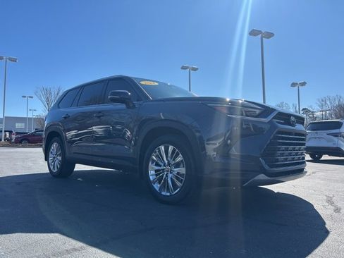 Used 2024 Toyota Grand Highlander Platinum image 3