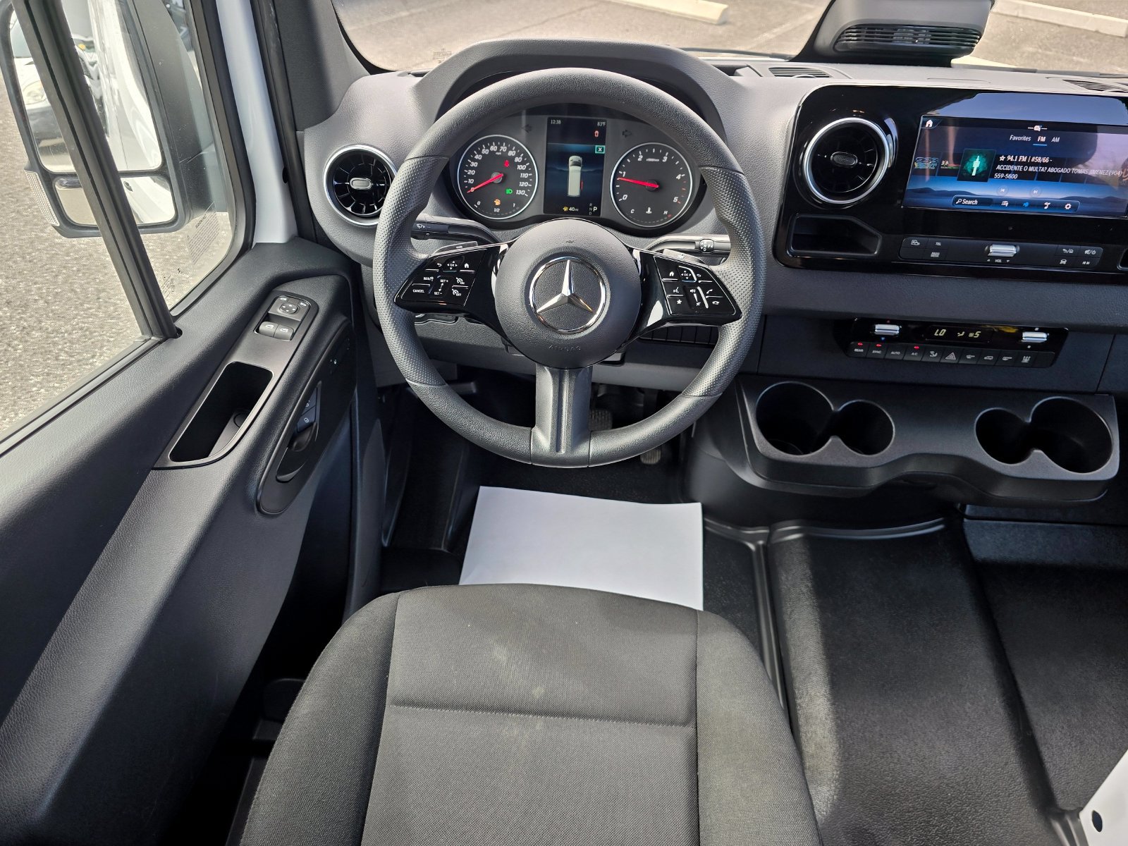 Used 2025 Mercedes-Benz Sprinter 2500 image 21