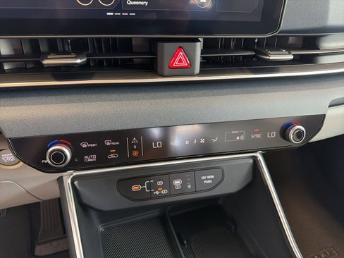 New 2026 Kia Carnival EX FWD image 30