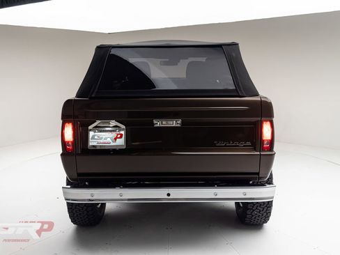 Used 2025 Ford Bronco Badlands image 4