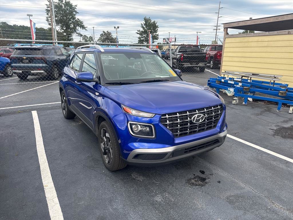 Used 2025 Hyundai Venue Limited FWD image 1