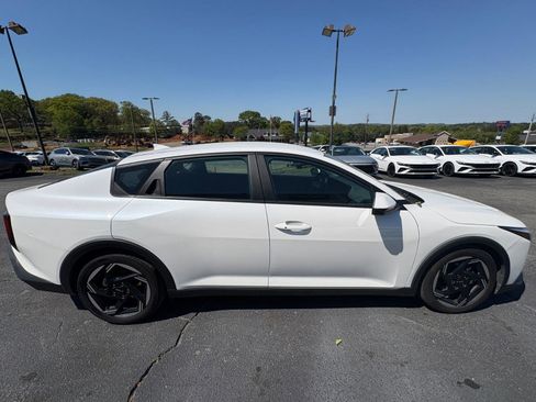 Used 2025 Kia K4 EX image 5