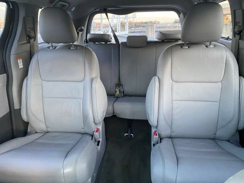 Used 2017 Toyota Sienna XLE w/ XLE Navigation Package AWD/4WD image 19