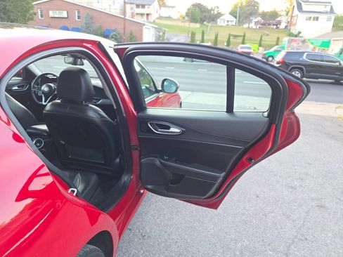 Used 2017 Alfa Romeo Giulia AWD image 17