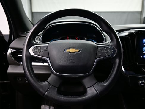 Used 2022 Chevrolet Traverse LT image 25