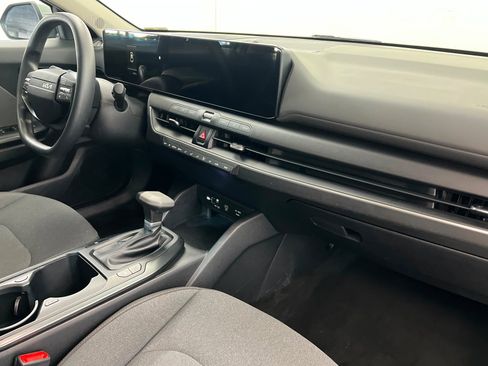 Used 2025 Kia K4 LXS image 24