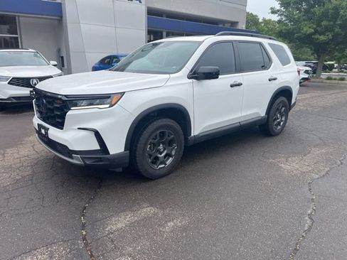 Used 2025 Honda Pilot TrailSport image 40