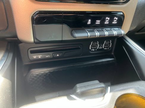 Used 2019 RAM 1500 Laramie w/ Sport Appearance Package AWD/4WD image 34