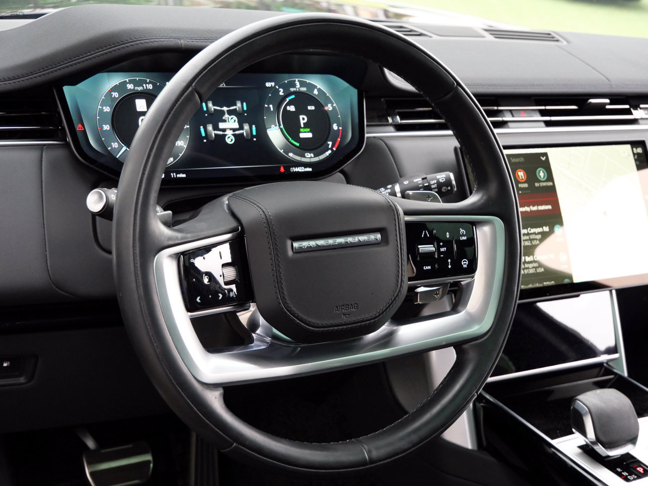 Used 2025 Land Rover Range Rover SE AWD/4WD image 10