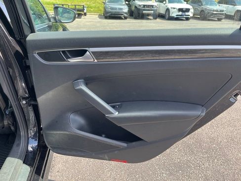 Used 2018 Volkswagen Passat 2.0T SEL Premium FWD image 25