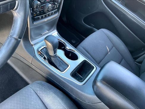 Used 2019 Jeep Grand Cherokee Laredo image 16