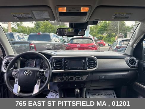 Used 2018 Toyota Tacoma SR5 AWD/4WD image 13