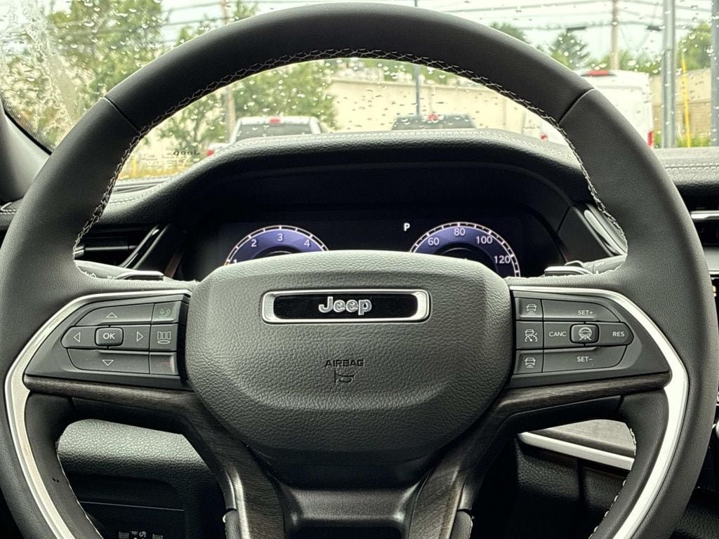 New 2026 Jeep Grand Cherokee Limited AWD/4WD image 9