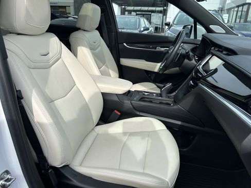 Used 2024 Cadillac XT6 Sport w/ Technology Package image 27