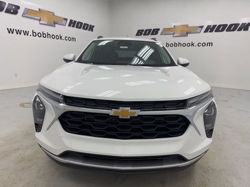 New 2026 Chevrolet Trax LT w/ Driver Confidence Package image 2