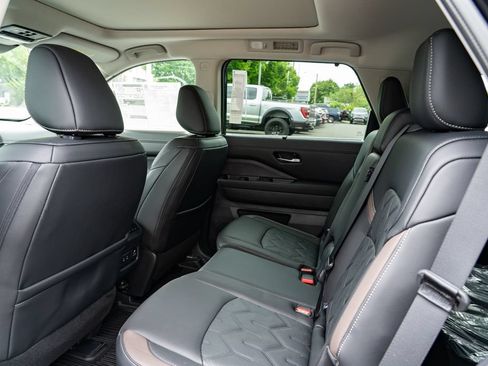 New 2026 Nissan Pathfinder Platinum w/ Cargo Package AWD/4WD image 26