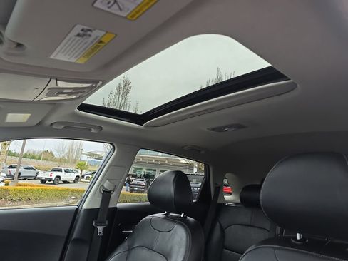 Used 2017 Kia Niro Touring image 23