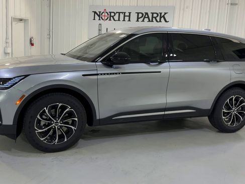 New 2026 Lincoln Nautilus Premier image 6