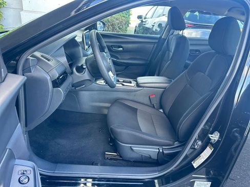 Used 2025 Nissan Sentra SV image 36