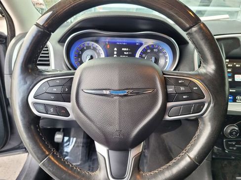 Used 2019 Chrysler 300 Limited RWD image 23