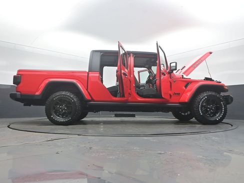 Used 2024 Jeep Gladiator Sport image 61