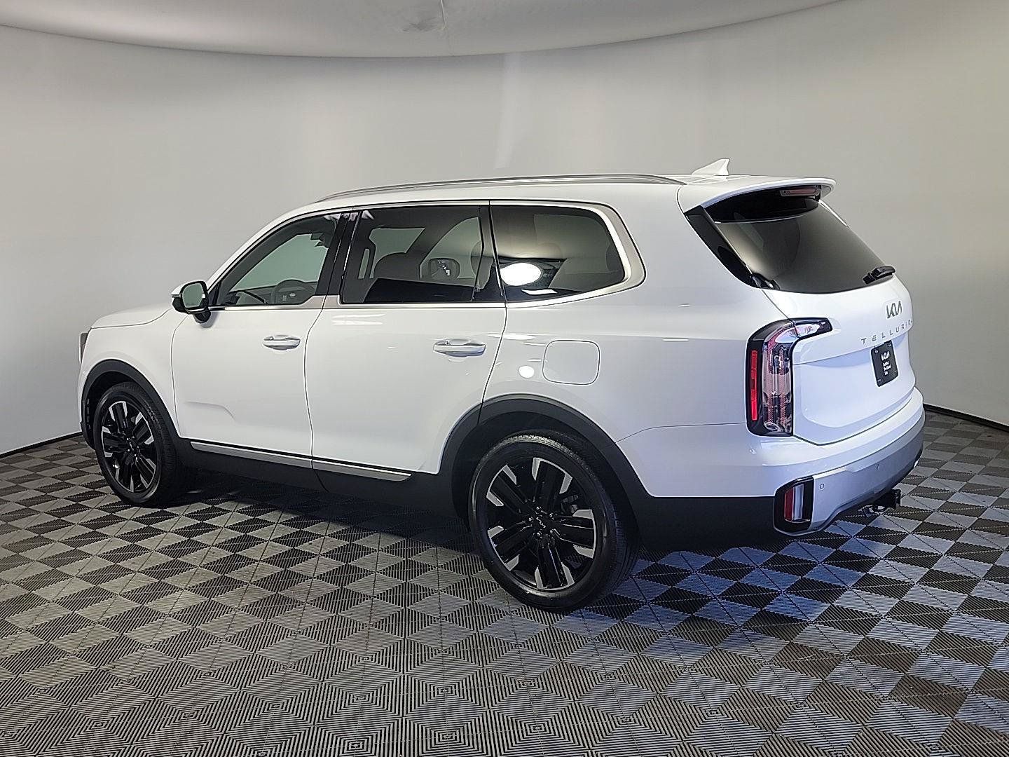 Certified 2023 Kia Telluride SX Prestige AWD/4WD image 10