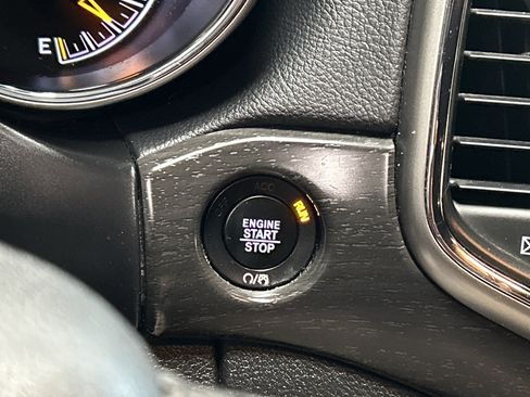 Used 2018 Jeep Grand Cherokee Altitude AWD/4WD image 28