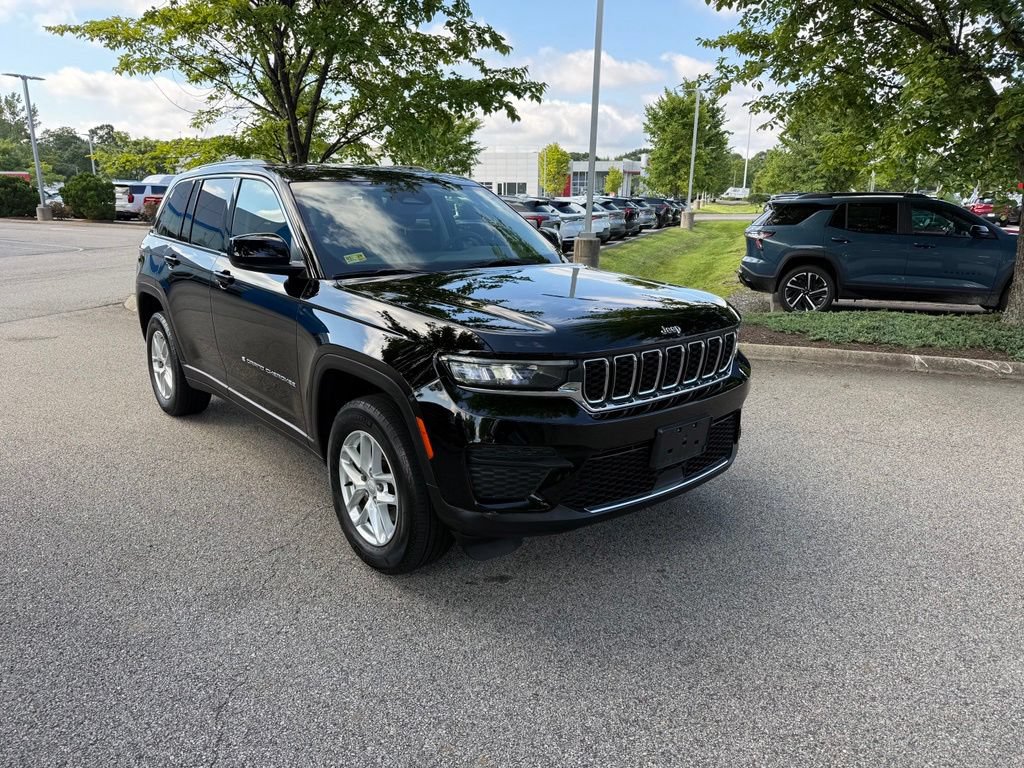 Used 2023 Jeep Grand Cherokee Laredo X AWD/4WD image 7