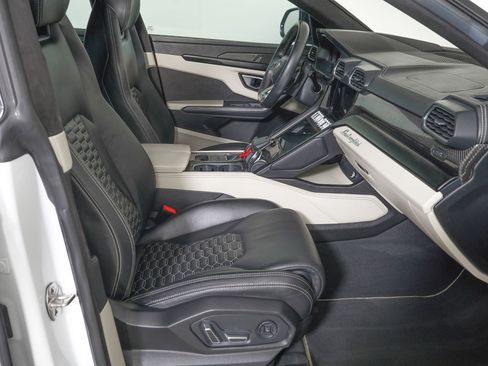 Used 2021 Lamborghini Urus image 9