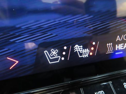 Used 2025 Chevrolet Blazer EV RS image 31