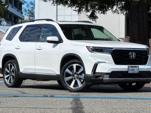 Used 2023 Honda Pilot Elite image 2