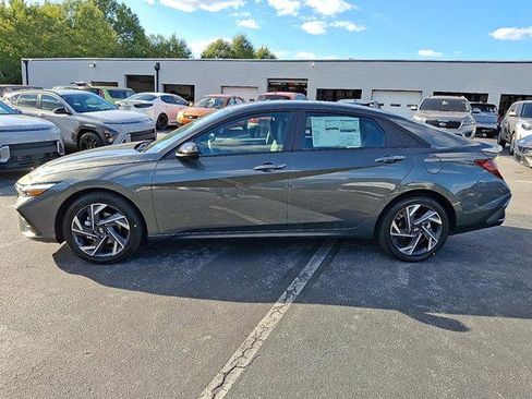 New 2025 Hyundai Elantra Sport image 3