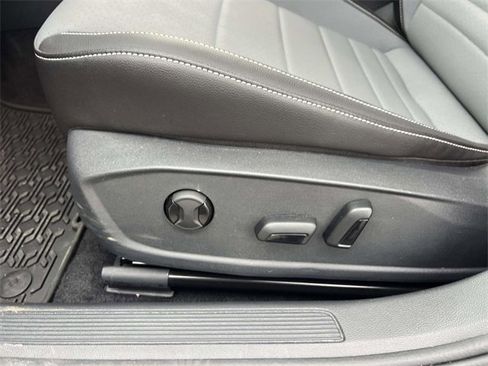 Certified 2025 Volkswagen Jetta SE image 20