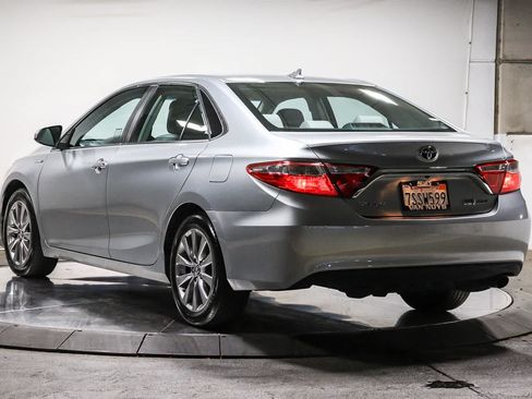 Certified 2017 Toyota Camry XLE w/ Moonroof Package FWD image 3
