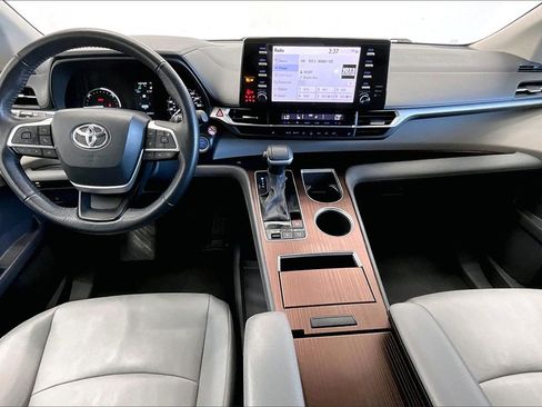 Used 2024 Toyota Sienna XLE image 15
