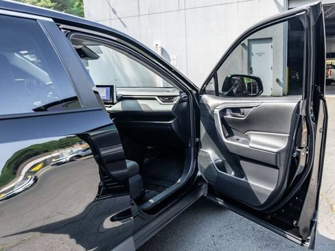 Used 2023 Toyota RAV4 LE AWD/4WD image 16