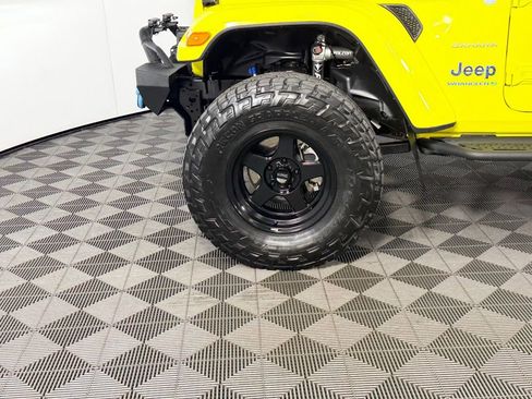 Used 2023 Jeep Wrangler Unlimited Sahara AWD/4WD image 14