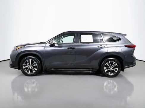 Used 2023 Toyota Highlander XLE image 9